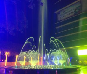伊犁州奎屯市131团升隆商业广场音乐喷泉工程